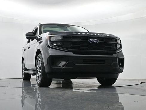 Certified 2025 Ford Expedition Active AWD/4WD image 39