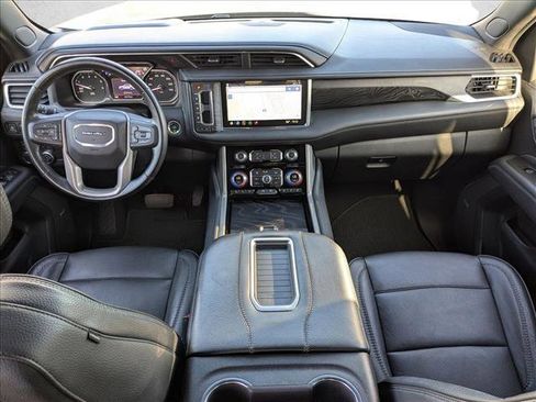 Used 2021 GMC Yukon Denali w/ Denali Premium Package image 20