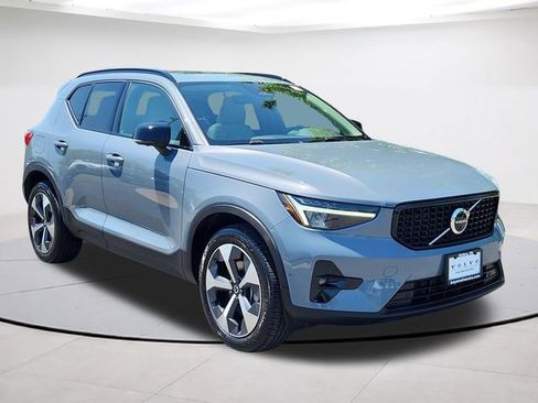 Certified 2023 Volvo XC40 B5 Plus w/ Driver Assist Package AWD/4WD image 1