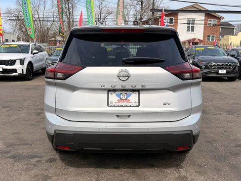 Used 2024 Nissan Rogue SV image 6