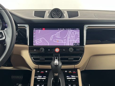 Certified 2026 Porsche Macan AWD/4WD image 19