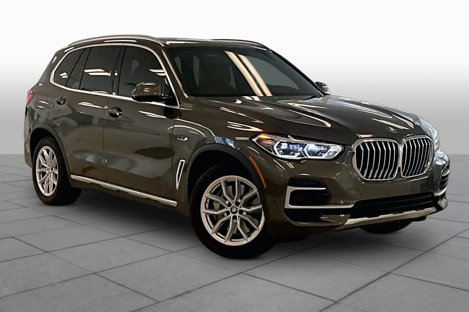 Used 2023 BMW X5 xDrive45e w/ Executive Package AWD/4WD image 2