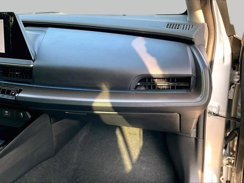 Used 2024 Toyota Prius XLE FWD image 18