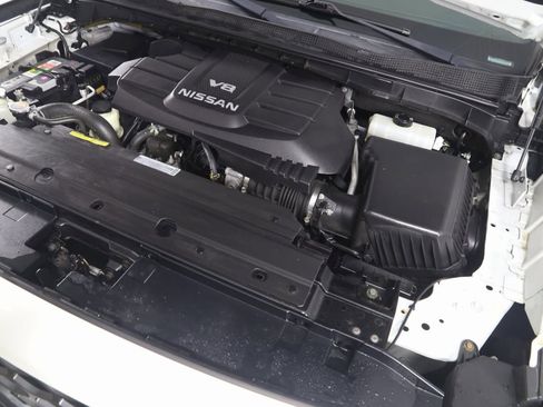 Used 2019 Nissan Titan SV w/ SV Convenience Package image 17