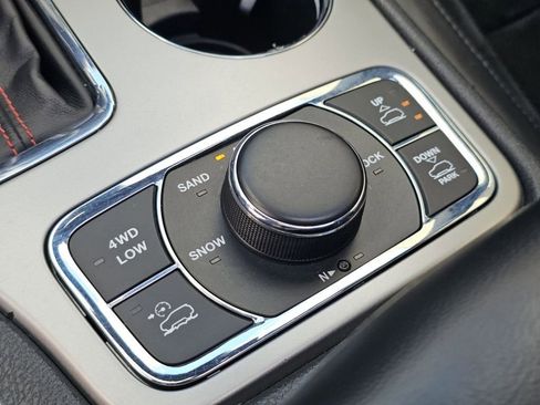 Used 2017 Jeep Grand Cherokee Trailhawk image 10