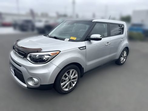 Used 2017 Kia Soul + w/ Primo Package FWD image 4