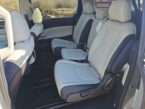 New 2026 Kia Carnival SX image 23