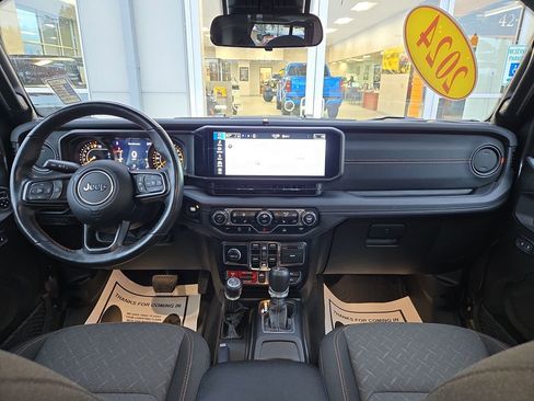 Used 2024 Jeep Gladiator Mojave w/ Convenience Group image 17