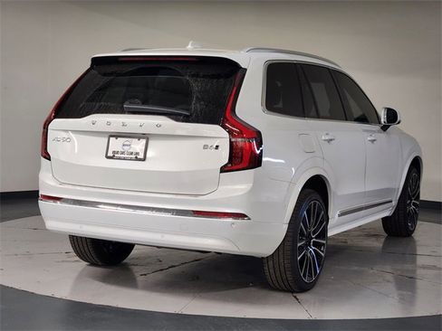 New 2026 Volvo XC90 B6 Plus image 2