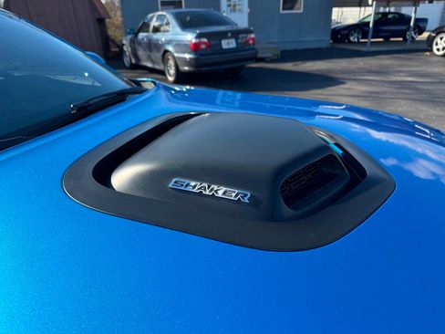 Used 2015 Dodge Challenger R/T Plus image 10