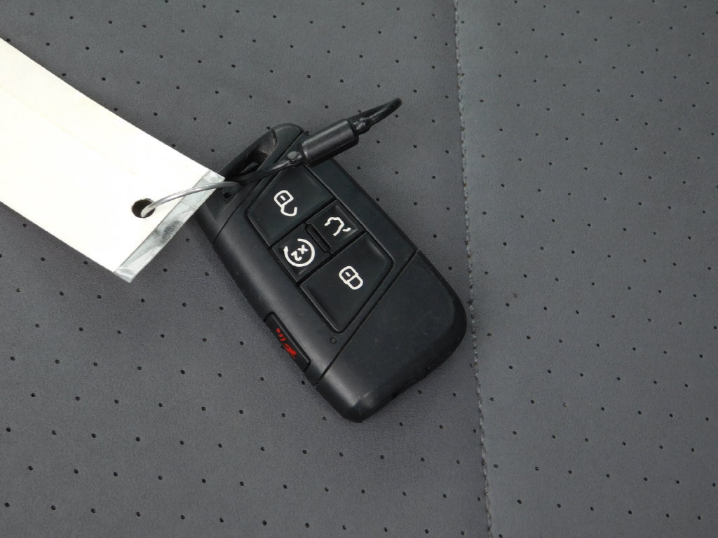 Used 2026 Volkswagen Jetta SE FWD image 32