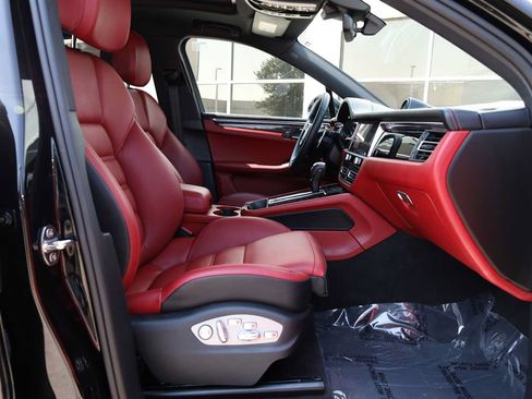 Used 2025 Porsche Macan S AWD/4WD image 32