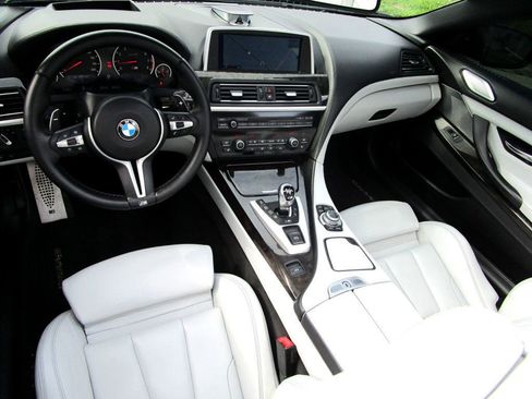 Used 2012 BMW M6 Convertible RWD image 2