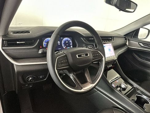 Used 2023 Jeep Grand Cherokee Limited AWD/4WD image 15