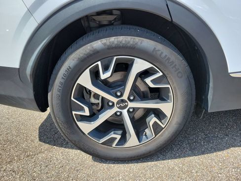 Used 2025 Kia Sportage EX FWD image 12