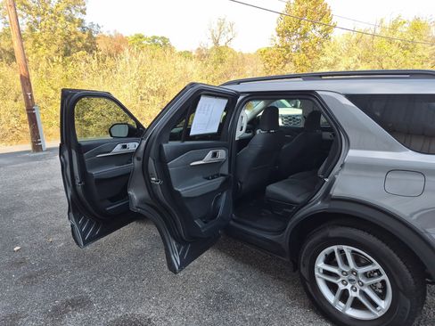 Certified 2025 Ford Explorer Active image 13