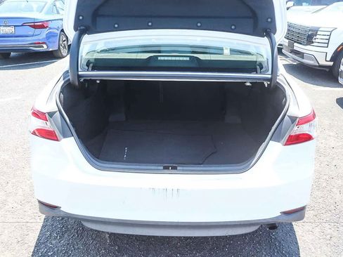 Used 2018 Toyota Camry LE FWD image 34