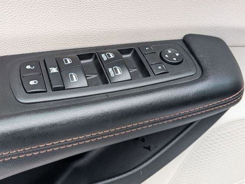 Certified 2018 Chrysler Pacifica Touring-L image 14