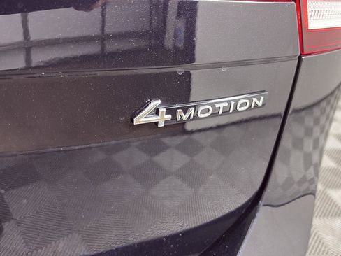 Used 2024 Volkswagen Tiguan SE R-Line image 9