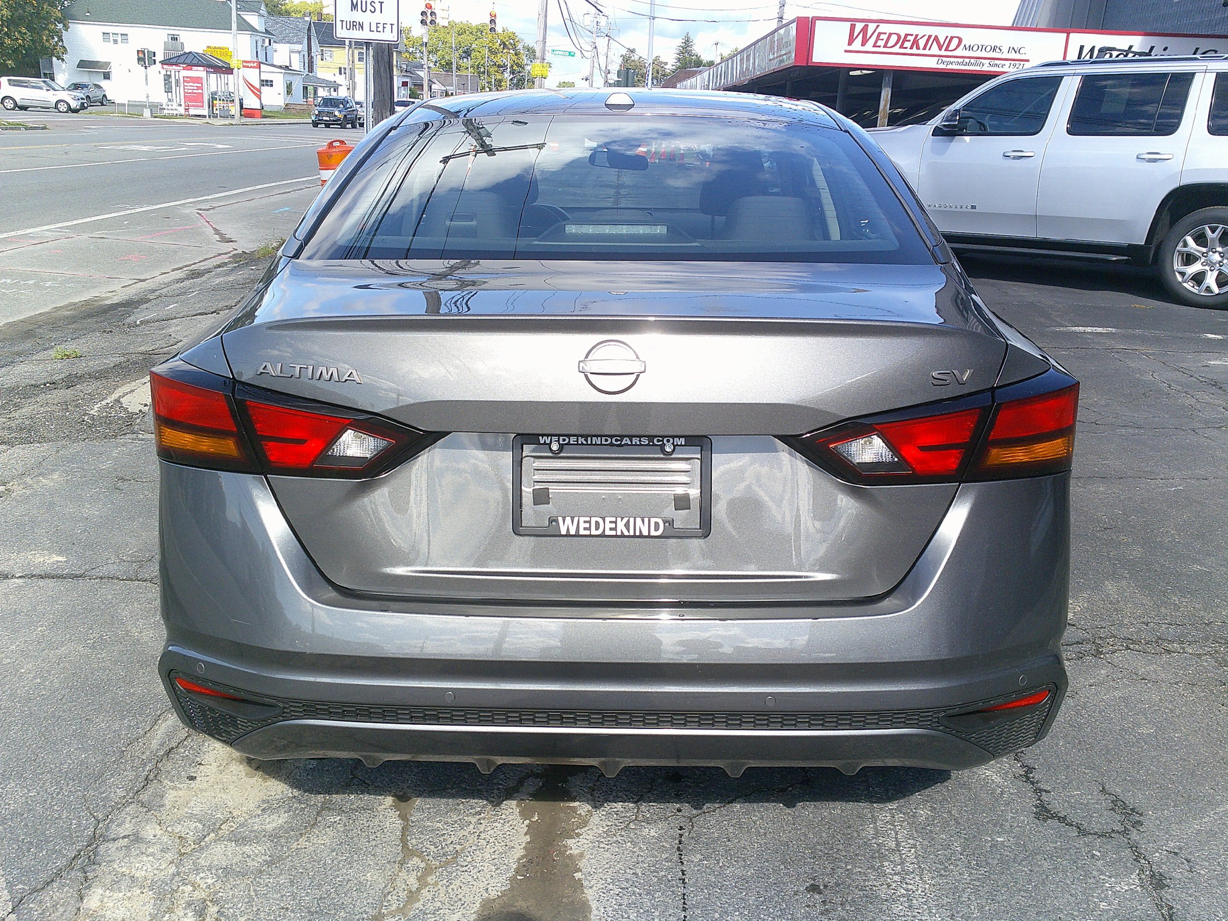 Used 2024 Nissan Altima 2.5 SV FWD image 9