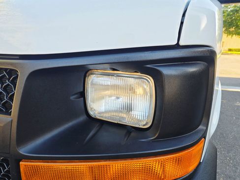 Used 2017 Chevrolet Express 2500 image 36