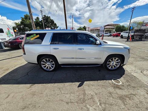 Used 2015 Cadillac Escalade Luxury image 4