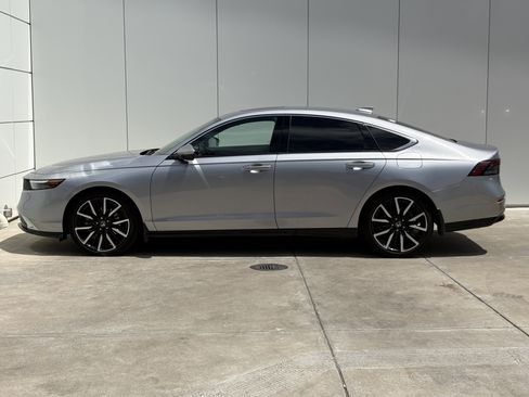 Used 2023 Honda Accord Touring image 4