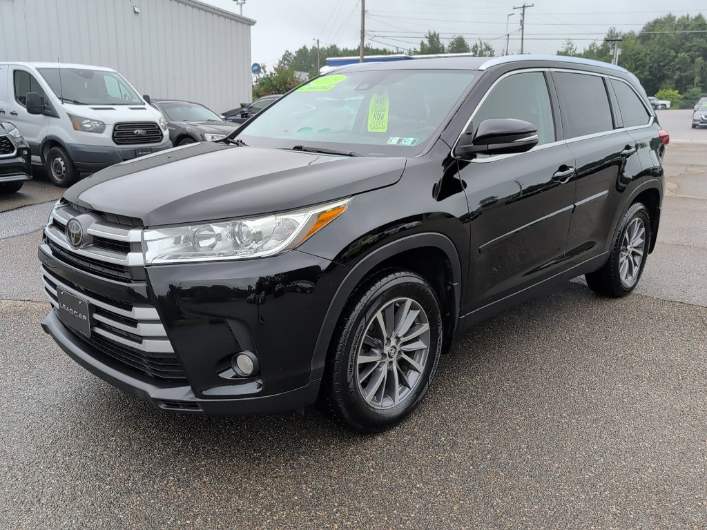 Used 2019 Toyota Highlander XLE AWD/4WD image 2