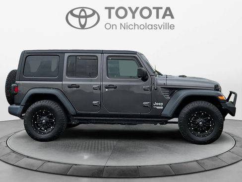 Used 2019 Jeep Wrangler Unlimited Sport S image 7