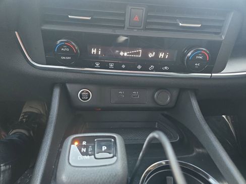 Used 2023 Nissan Rogue SV image 23