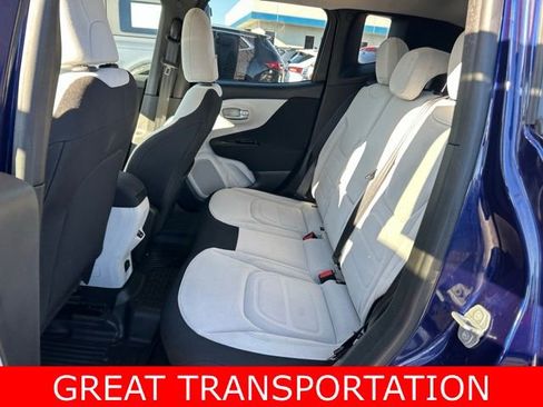 Used 2020 Jeep Renegade Latitude w/ Popular Equipment Group image 15