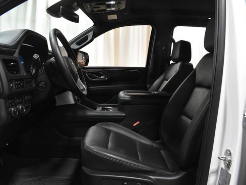 Used 2024 Chevrolet Suburban LT w/ LT Signature Package AWD/4WD image 3