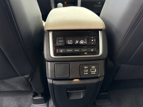 Used 2024 Subaru Ascent Limited AWD/4WD image 39