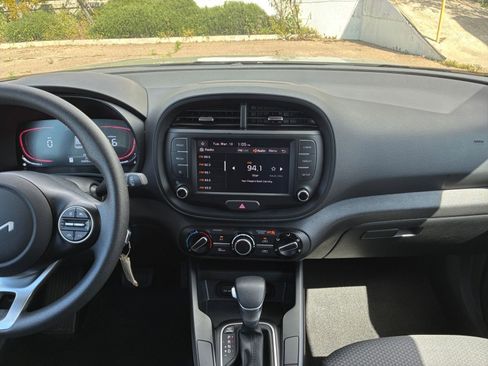 Used 2025 Kia Soul LX w/ LX Technology Package image 17