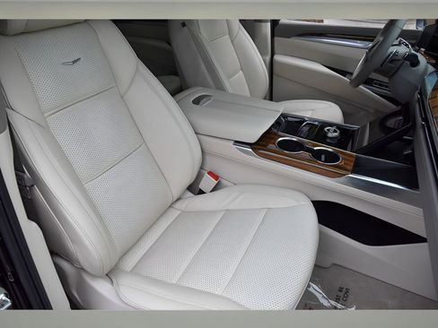 Certified 2026 Cadillac Escalade ESV Platinum Luxury w/ LPO, Radiant Package image 30