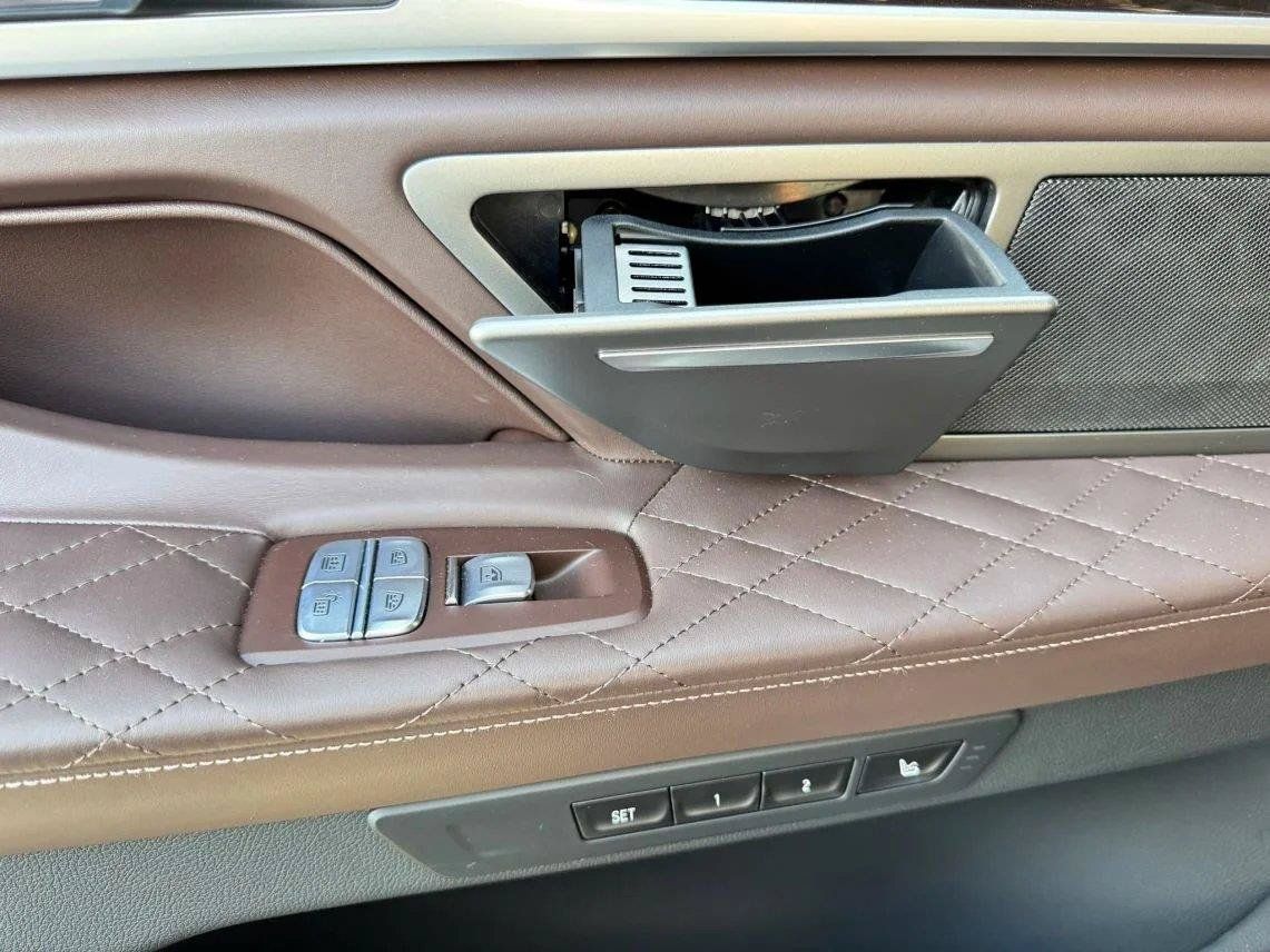 Used 2020 BMW 750i xDrive w/ Executive Package AWD/4WD image 24