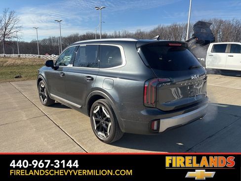 Used 2023 Kia Telluride EX w/ EX Captain's Chair Package image 4