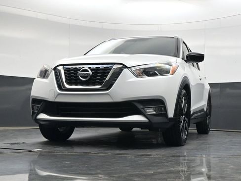 Used 2018 Nissan Kicks SR w/ Premium Package FWD image 31