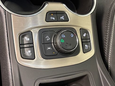 Used 2024 GMC Terrain Denali w/ Denali Premium Package AWD/4WD image 41