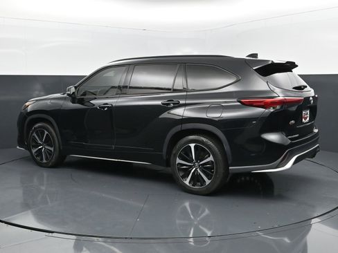 Used 2021 Toyota Highlander XSE image 3