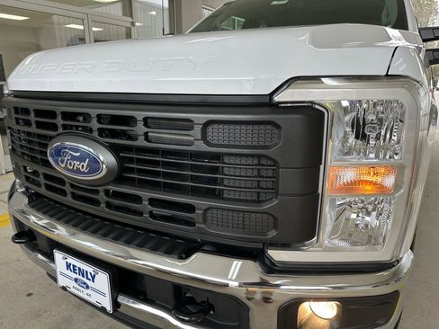 New 2026 Ford F250 XL w/ XL Chrome Package RWD image 2