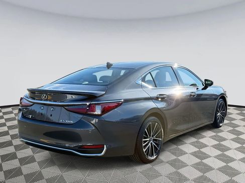 Used 2025 Lexus ES 300h w/ Premium Package image 2