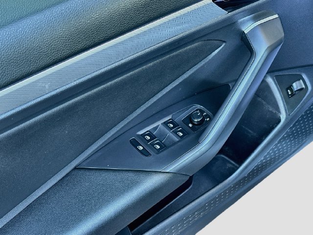 Used 2019 Volkswagen Jetta R-Line w/ R-Line Cold Weather Package FWD image 17