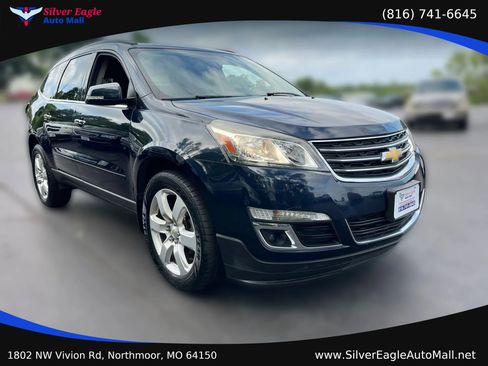 Used 2017 Chevrolet Traverse LT w/ Style and Technology Package AWD/4WD image 3