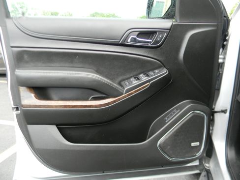 Used 2019 Chevrolet Suburban LT AWD/4WD image 11