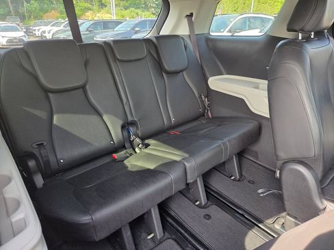 Used 2023 Kia Carnival LX FWD image 31