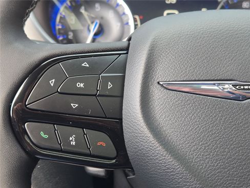 Used 2024 Chrysler Pacifica Limited w/ S Appearance Package image 30