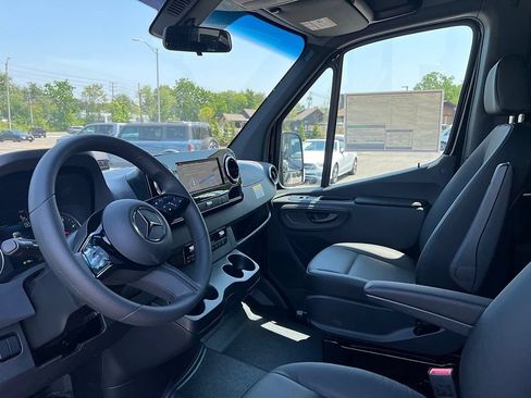 New 2025 Mercedes-Benz Sprinter 2500 image 8