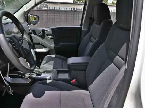 Used 2025 Nissan Frontier SV w/ SV Convenience Package RWD image 10