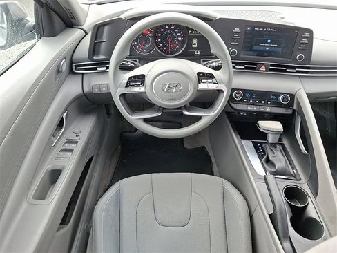 Used 2023 Hyundai Elantra SEL image 12